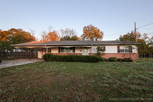 1017 W 15th St, Sulphur, OK, 73086-3201 | Card Image