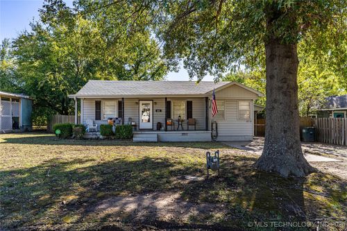 416 3rd Ave, Bristow, OK, 74010-3230 | Card Image