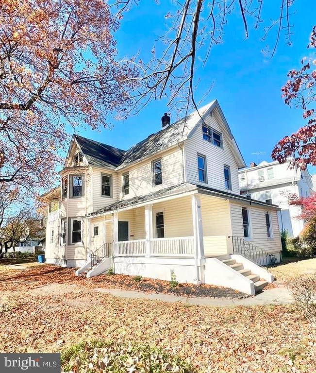 Park Sq, Prospect Park, PA 19076