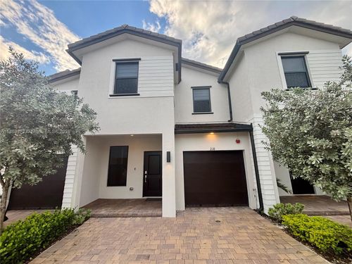 218-218 Sw 159th Ct, Pembroke Pines, FL, 33027-5061 | Card Image