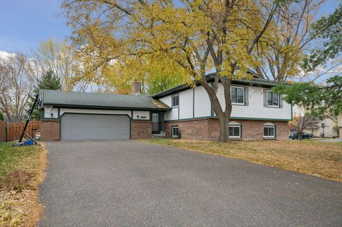 4384 Oakhurst Ave, Vadnais Heights, MN, 55127-3589 | Card Image