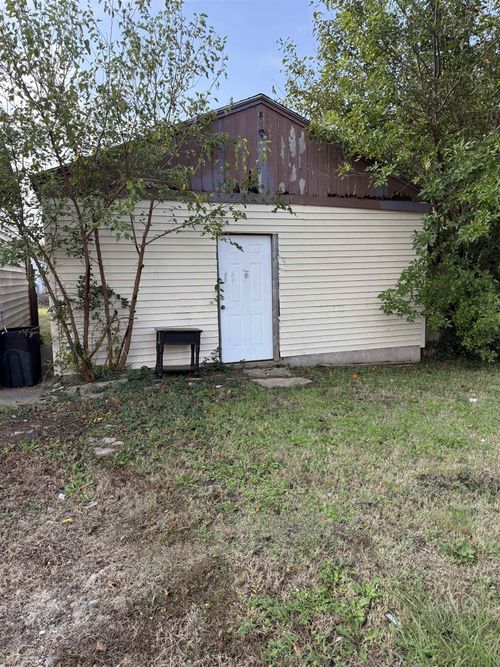 2743 E Ethel St, Wichita, KS, 67219-4833 | Card Image