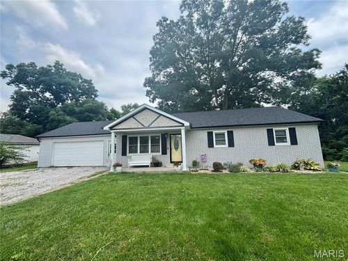 4 N Hickory St, Smithton, IL, 62285-1728 | Card Image