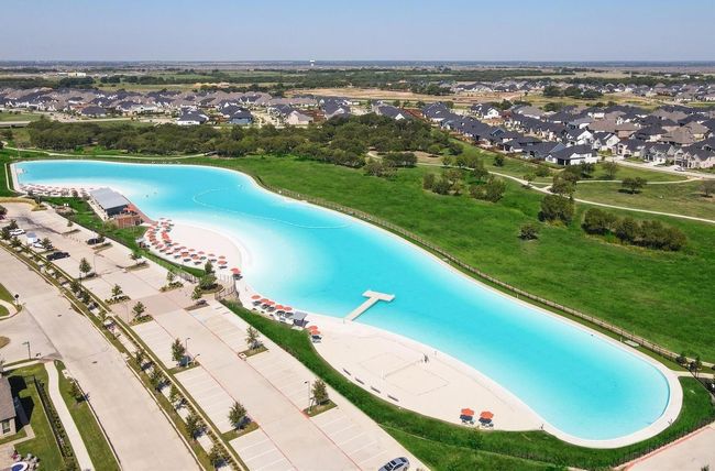 View of swimming pool | Image 33