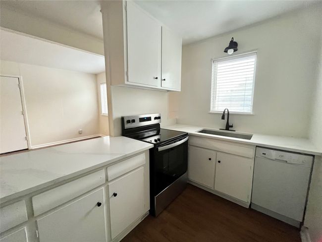APT-101 - 3304 Red River St, Condo with 2 bedrooms, 1 bathrooms and 2 parking in Austin TX | Image 4