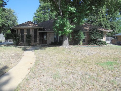 105 Mustang Dr, Graham, TX, 76450-2021 | Card Image