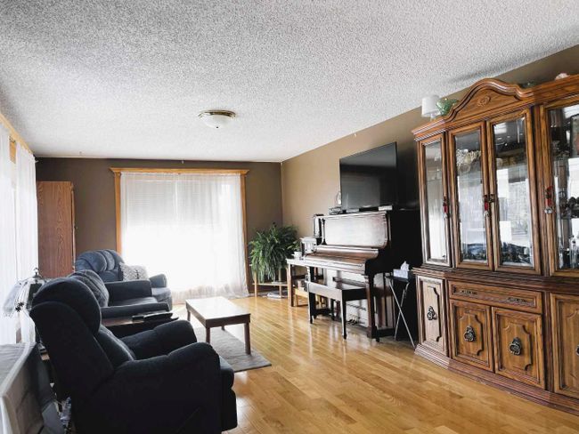 11421 120 Avenue Close, Home with 5 bedrooms, 3 bathrooms and 20 parking in Fairview AB | Image 9