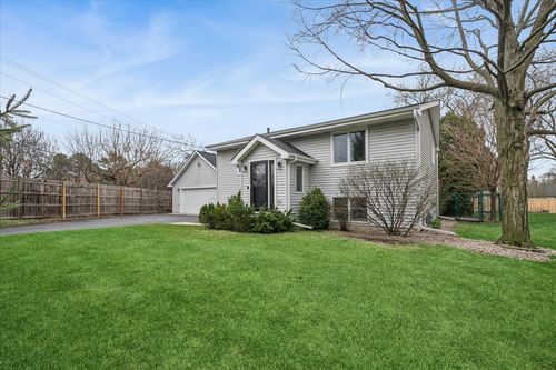 904 W Woodland Rd, Lake Bluff, IL, 60044-1656 | Card Image