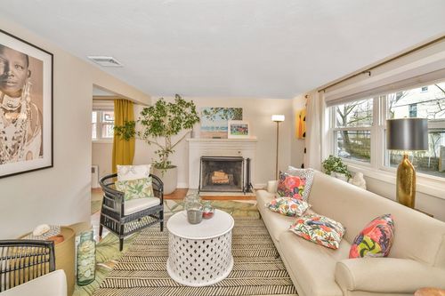 15 Union Ave, Milton, MA, 02186-1411 | Card Image