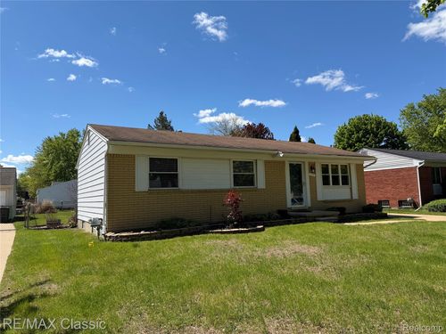 429 Cambridge Ave, South Lyon, MI, 48178-1578 | Card Image