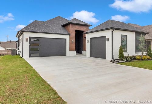 2110 E 138th St S, Bixby, OK, 74008-4283 | Card Image