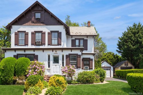 17 Crampton Ave, Great Neck, NY, 11023-1142 | Card Image