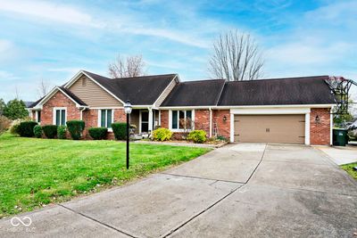 1906 Huntington Court, House other with 3 bedrooms, 2 bathrooms and null parking in Indianapolis IN | Image 2