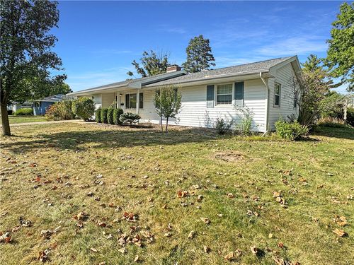 711 Kenton Dr, Charleston, IL, 61920-3132 | Card Image