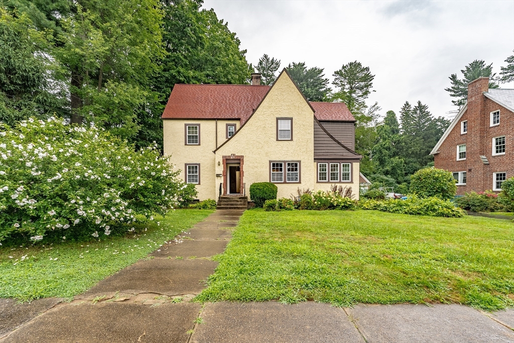 Craiwell Ave, West Springfield, MA 01089