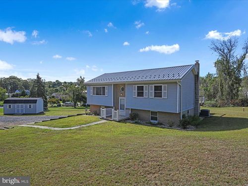 1712 Sitting Bull Dr, Auburn, PA, 17922-9332 | Card Image