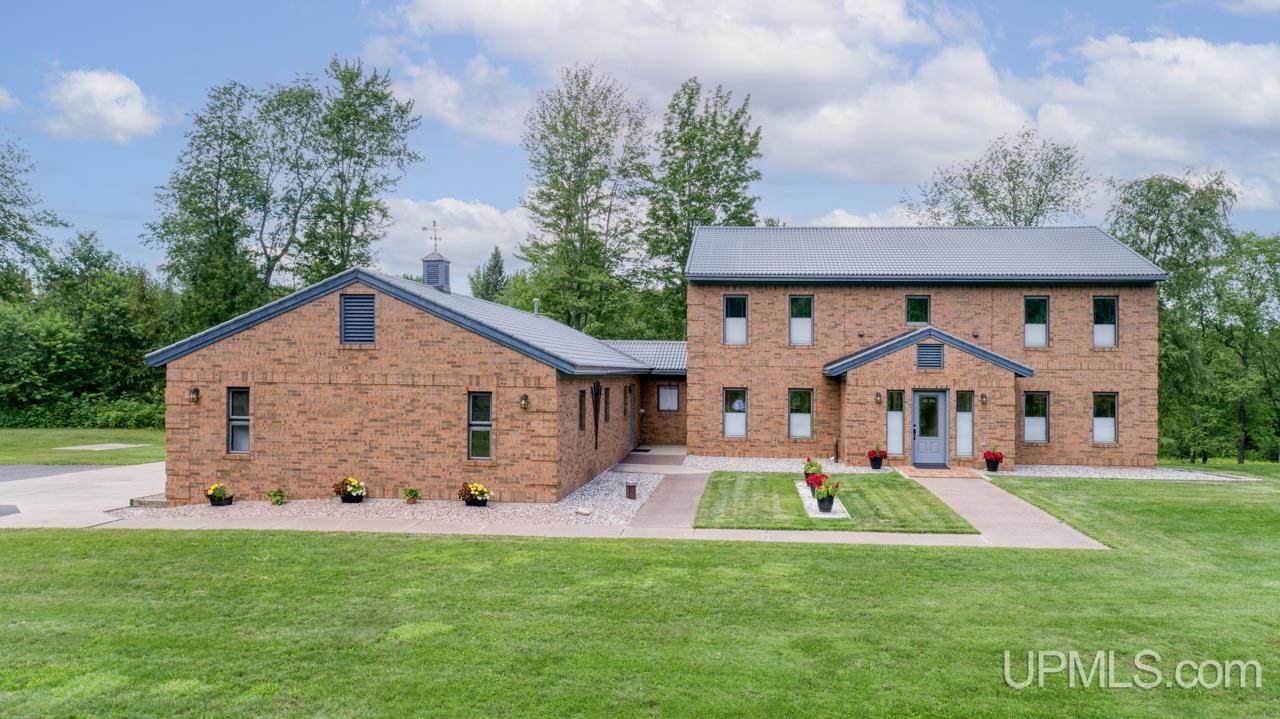 Lara Lei Trl, Marquette, MI 49855