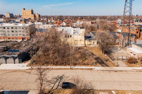 277 E Baltimore St, Detroit, MI, 48202-3203 | Card Image