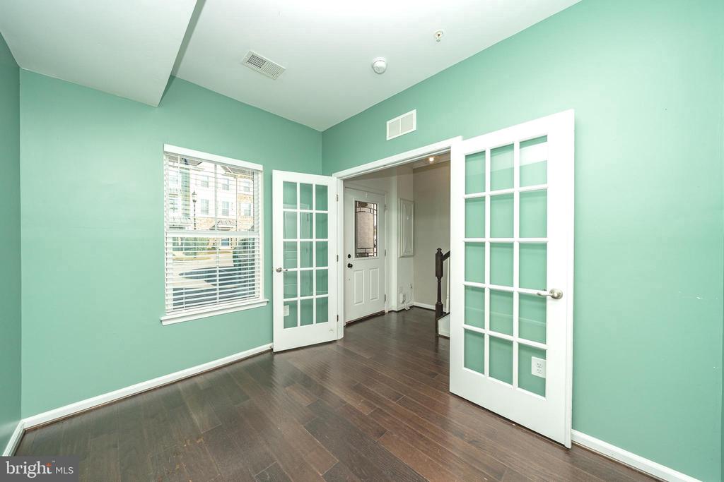 Residential in GLEN BURNIE 4