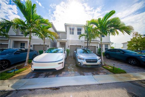 138 Sw 171st Way, Pembroke Pines, FL, 33027-1458 | Card Image