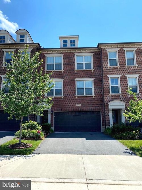 42537 Dreamweaver Dr, BRAMBLETON, VA, 20148-7622 | Card Image