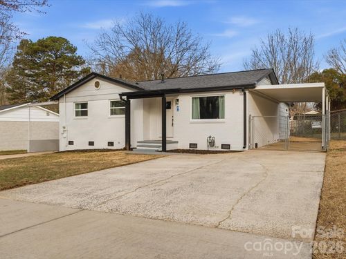 9243 Edgevale Dr, Charlotte, NC, 28216-2107 | Card Image