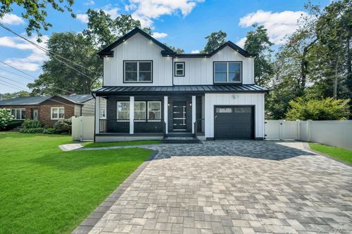 63 Oak Ave, Huntingtn Sta, NY, 11746-2636 | Card Image