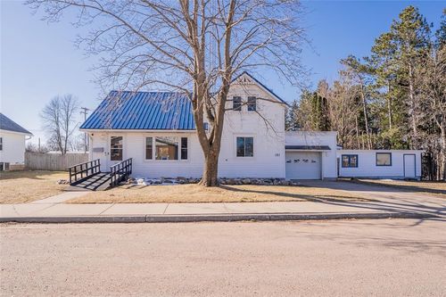 121 W Oak St, Stanley, WI, 54768-1041 | Card Image