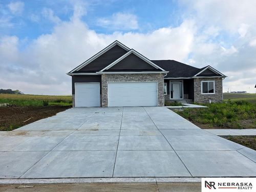544 W 27th Cir, Wahoo, NE, 68066-1092 | Card Image