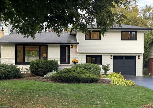 {{alt}} | Card Image