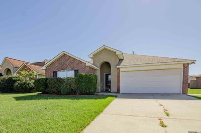 23874 Waterford Ct, House other with 3 bedrooms, 2 bathrooms and null parking in Denham Springs LA | Image 2