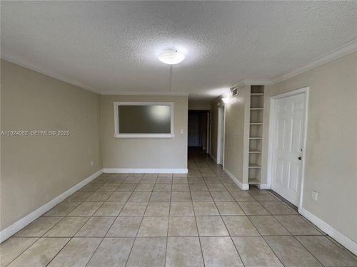 apt-307-6930 Nw 186th St, Hialeah, FL, 33015-3296 | Card Image