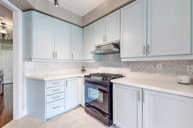 14 Ozner Cres, House attached with 3 bedrooms, 4 bathrooms and 5 parking in Woodbridge ON | Image 9