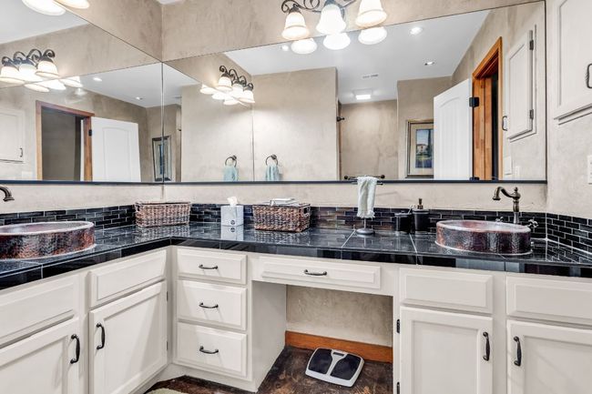 APT-305 - 1406 Windsor Rd, Condo with 2 bedrooms, 2 bathrooms and 2 parking in Austin TX | Image 28