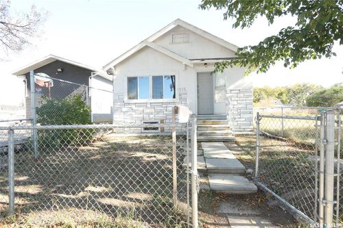 1115 Robinson St, Regina, SK, S4T2N1 | Card Image