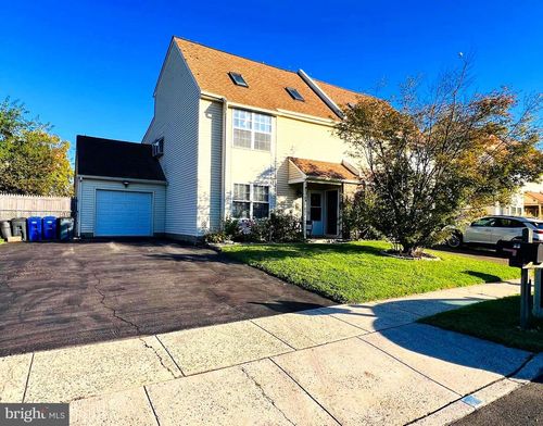 31 Bellaire Dr, LANGHORNE, PA, 19047-5763 | Card Image