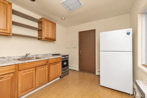 1 Ranch Ln, Levittown, NY, 11756-4601 | Card Image