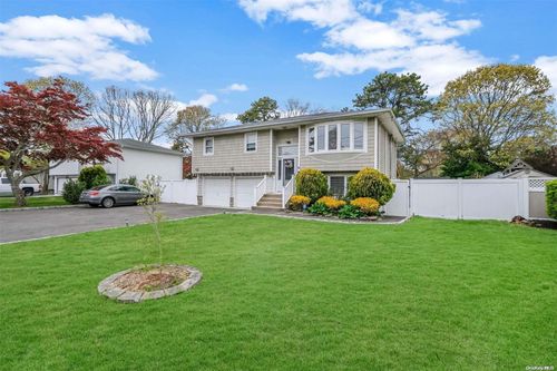 59 Appel Dr E, Shirley, NY, 11967-3634 | Card Image