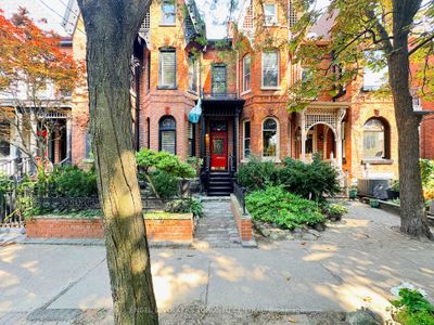 57 Metcalfe St, Home with 4 bedrooms, 3 bathrooms and null parking in Toronto ON | Image 2