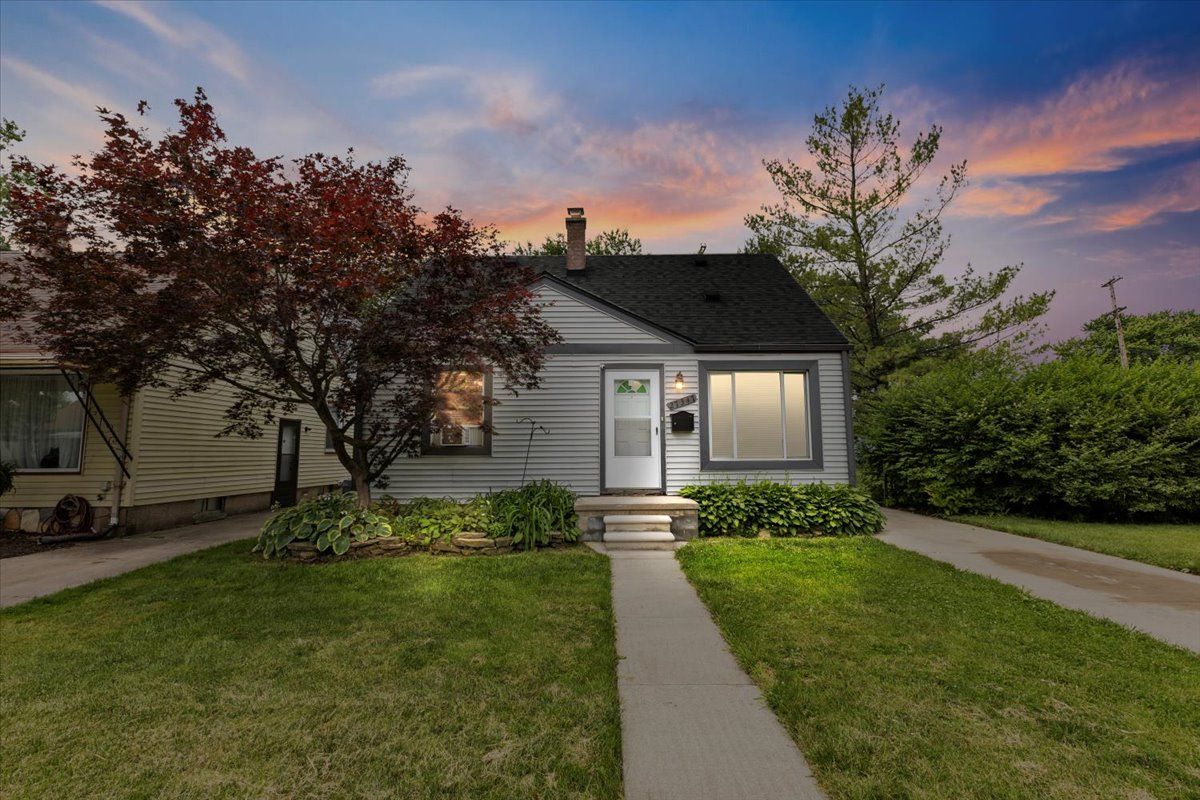 Collingwood St, Roseville, MI 48066
