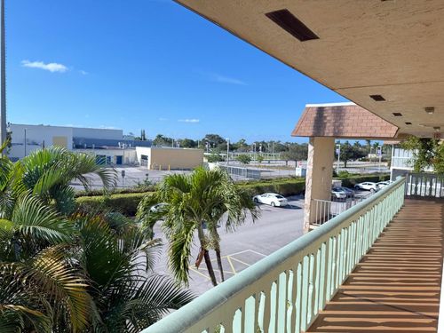 304-400 Village Green Cir W, Palm Springs, FL, 33461-6518 | Card Image