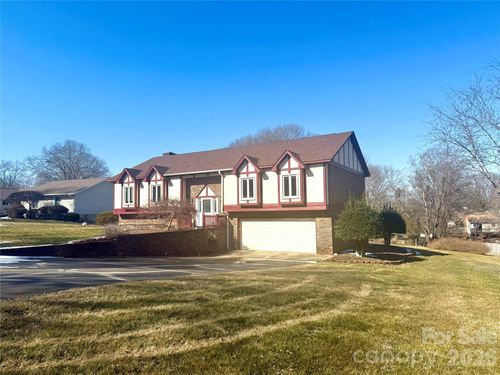 1015 36th Avenue Ct Ne, Hickory, NC, 28601-8424 | Card Image