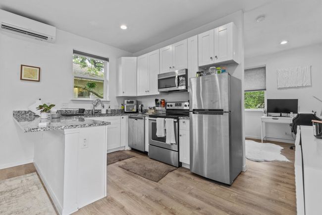 CASITA ADU: Kitchen with SS appliances | Image 32