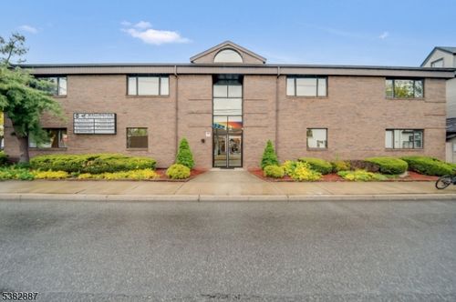 42 Locust Ave, Wallington, NJ, 07057-1300 | Card Image