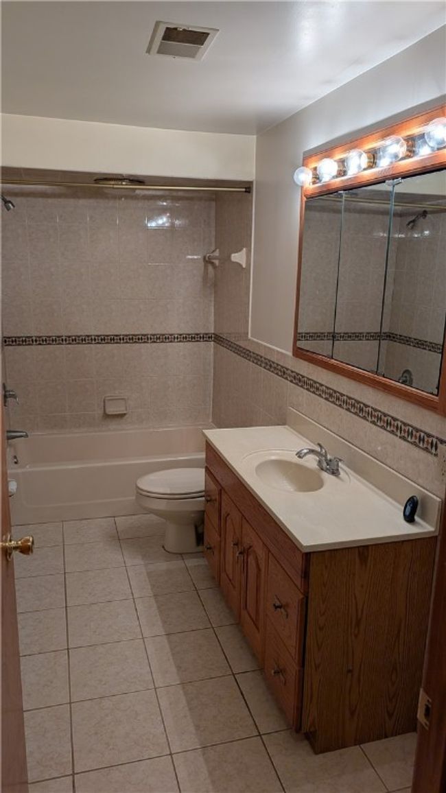 Top Floor Bathroom | Image 25