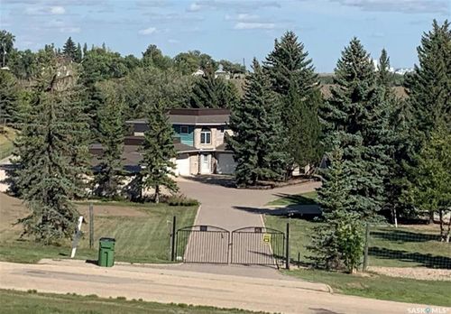 1055 7th Ave Sw, Moose Jaw, SK, S6H5P9 | Card Image