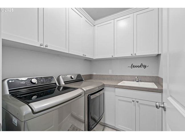 1010 Nw 1 St St, House other with 4 bedrooms, 3 bathrooms and 2 parking in Dundee OR | Image 23