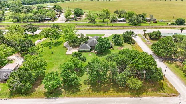 1212 W North St, House other with 3 bedrooms, 3 bathrooms and 2 parking in Louise TX | Image 50