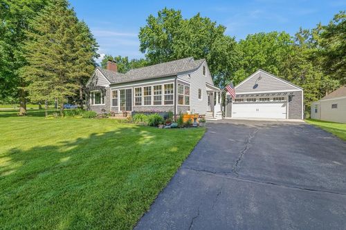 367 S Lawson Dr, Green Lake, WI, 54941-9526 | Card Image