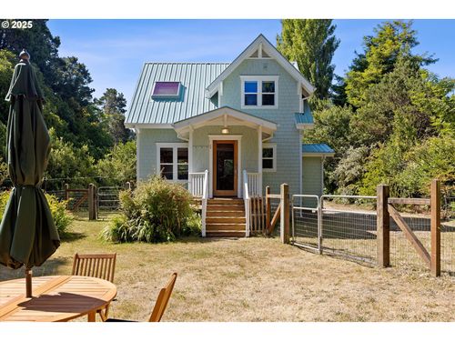 321 Se 35th St, Newport, OR, 97365 | Card Image